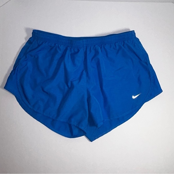 Nike Women's Athletic Shorts in Vibrant Blue Large - Picture 1 of 5